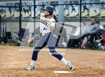 Thumbnail 3 in Regina vs Washington (Varsity Classic) photogallery.