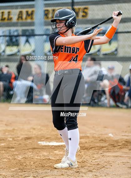 Thumbnail 1 in Regina vs Washington (Varsity Classic) photogallery.
