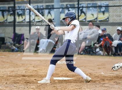 Thumbnail 1 in Regina vs Washington (Varsity Classic) photogallery.