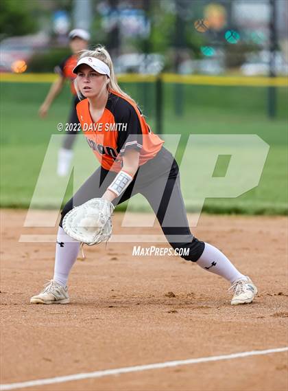 Thumbnail 2 in Regina vs Washington (Varsity Classic) photogallery.