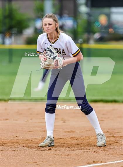 Thumbnail 3 in Regina vs Washington (Varsity Classic) photogallery.