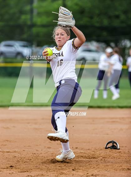 Thumbnail 3 in Regina vs Washington (Varsity Classic) photogallery.