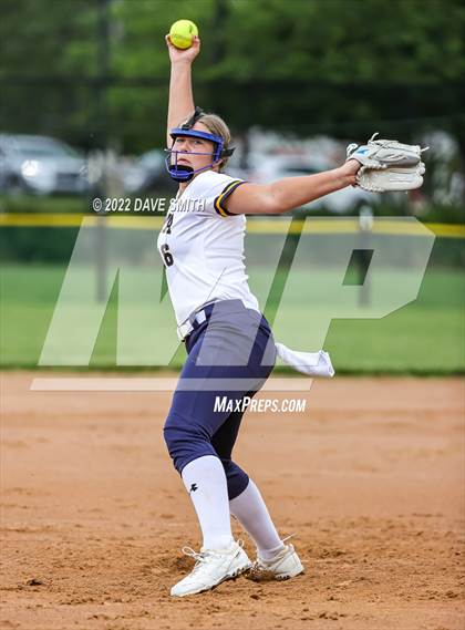 Thumbnail 2 in Regina vs Washington (Varsity Classic) photogallery.