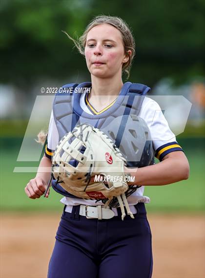 Thumbnail 3 in Regina vs Washington (Varsity Classic) photogallery.