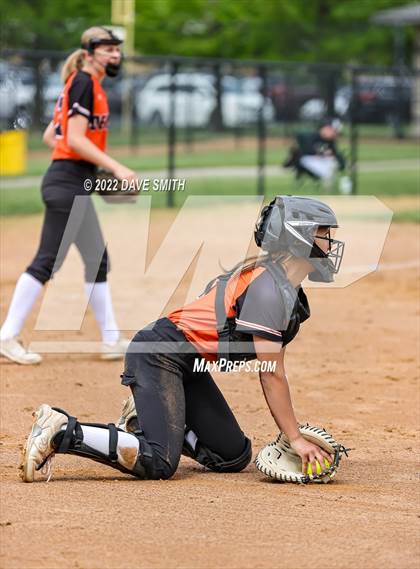 Thumbnail 1 in Regina vs Washington (Varsity Classic) photogallery.