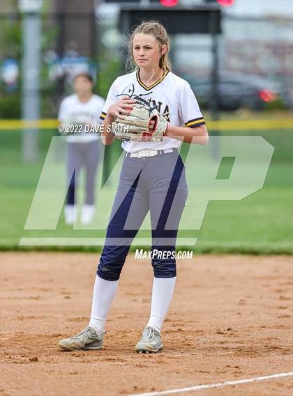 Thumbnail 1 in Regina vs Washington (Varsity Classic) photogallery.