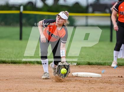 Thumbnail 2 in Regina vs Washington (Varsity Classic) photogallery.