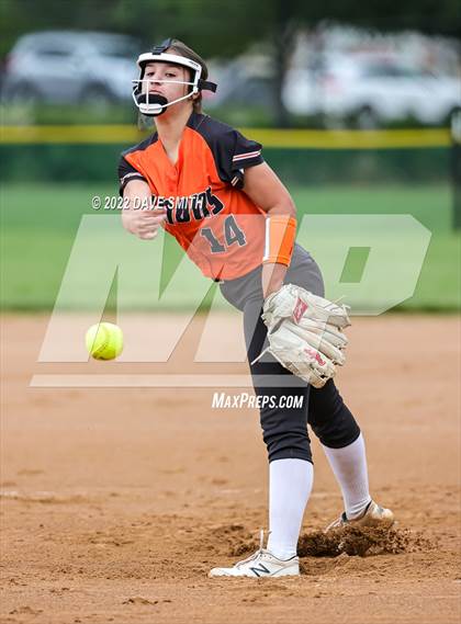 Thumbnail 2 in Regina vs Washington (Varsity Classic) photogallery.