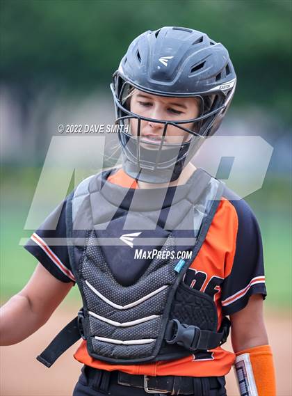 Thumbnail 3 in Regina vs Washington (Varsity Classic) photogallery.