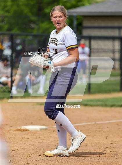 Thumbnail 1 in Regina vs Washington (Varsity Classic) photogallery.