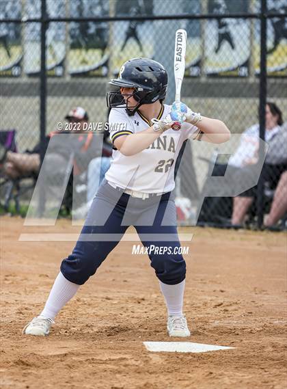 Thumbnail 2 in Regina vs Washington (Varsity Classic) photogallery.