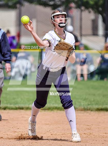 Thumbnail 1 in Regina vs Washington (Varsity Classic) photogallery.
