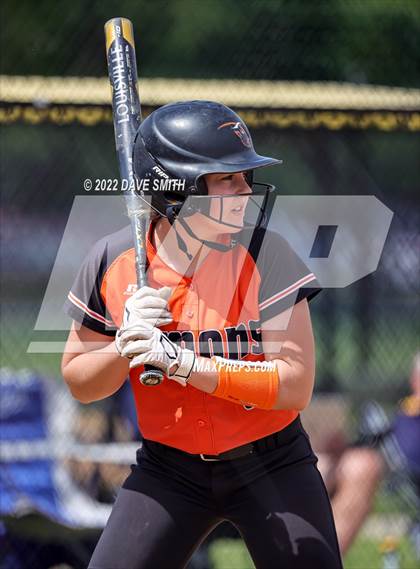 Thumbnail 1 in Regina vs Washington (Varsity Classic) photogallery.