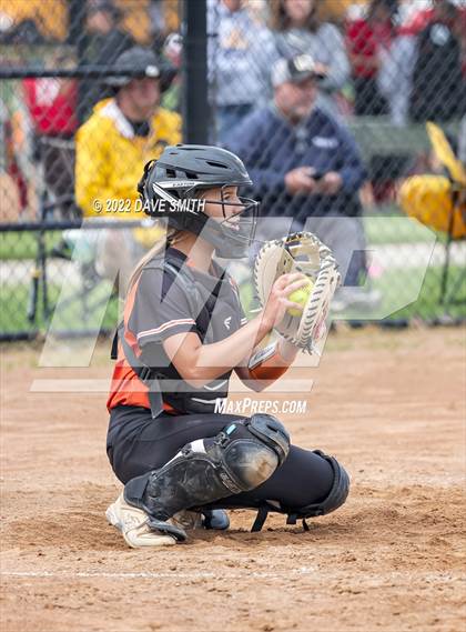 Thumbnail 2 in Regina vs Washington (Varsity Classic) photogallery.