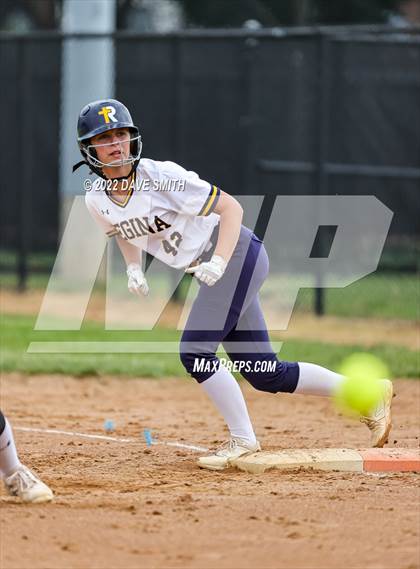 Thumbnail 2 in Regina vs Washington (Varsity Classic) photogallery.