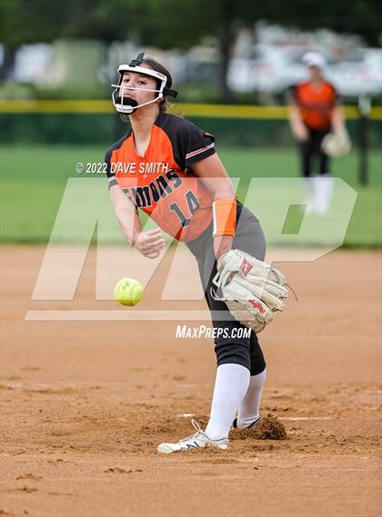 Thumbnail 3 in Regina vs Washington (Varsity Classic) photogallery.