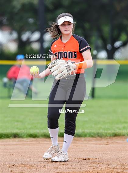 Thumbnail 1 in Regina vs Washington (Varsity Classic) photogallery.