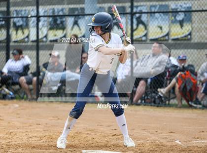 Thumbnail 1 in Regina vs Washington (Varsity Classic) photogallery.