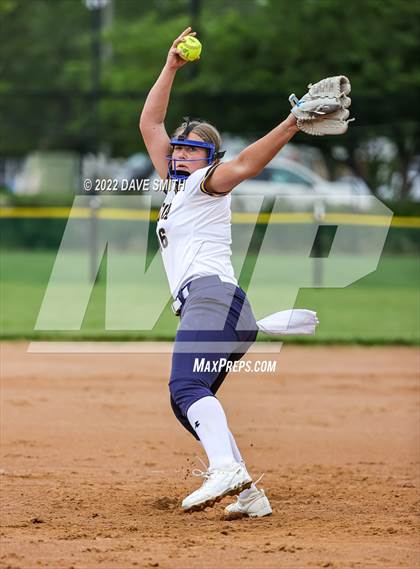 Thumbnail 2 in Regina vs Washington (Varsity Classic) photogallery.