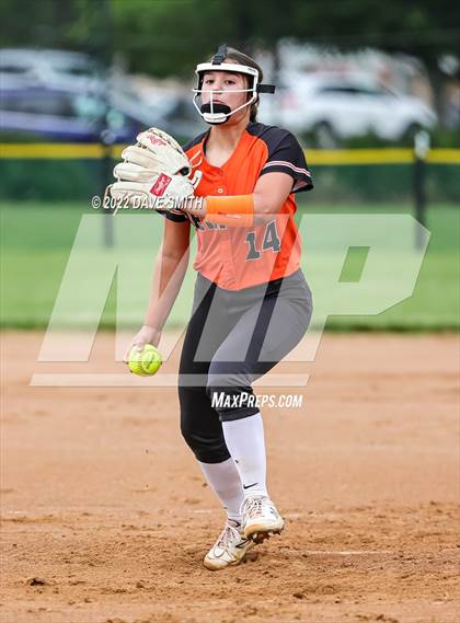 Thumbnail 3 in Regina vs Washington (Varsity Classic) photogallery.