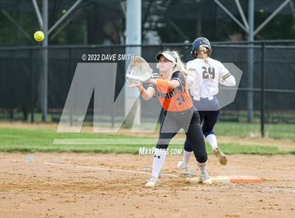 Thumbnail 3 in Regina vs Washington (Varsity Classic) photogallery.