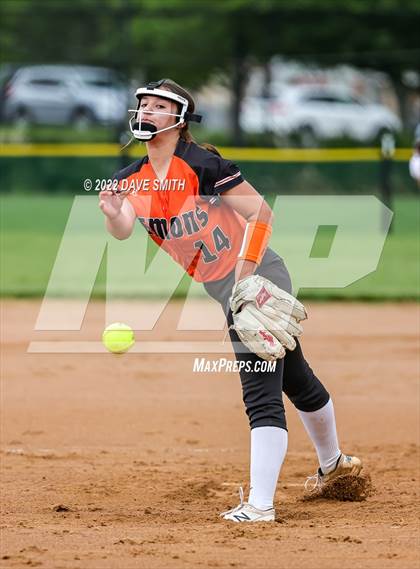 Thumbnail 3 in Regina vs Washington (Varsity Classic) photogallery.