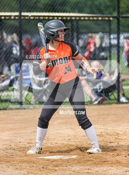 Thumbnail 3 in Regina vs Washington (Varsity Classic) photogallery.