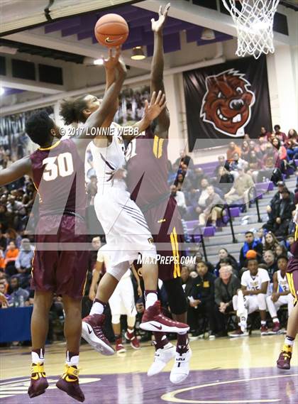 Thumbnail 1 in Christ the King vs Mt. Vernon (SNY Invitational) photogallery.