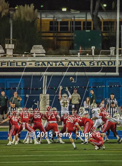 Thumbnail 2 in Edison vs. Mater Dei  photogallery.