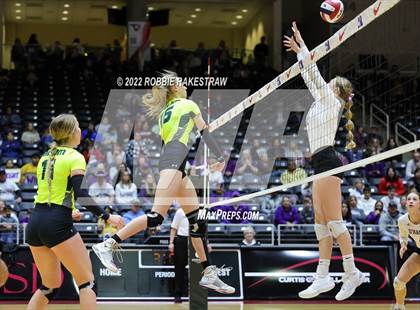 Thumbnail 1 in D'Hanis vs. Blum (UIL 1A Final) photogallery.
