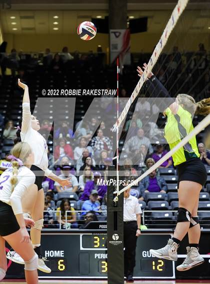 Thumbnail 2 in D'Hanis vs. Blum (UIL 1A Final) photogallery.