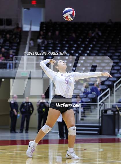 Thumbnail 1 in D'Hanis vs. Blum (UIL 1A Final) photogallery.