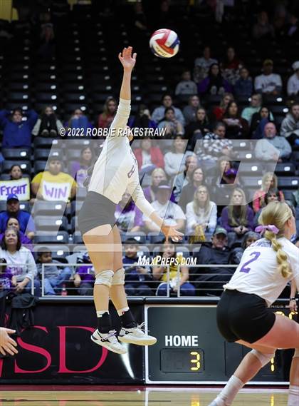 Thumbnail 3 in D'Hanis vs. Blum (UIL 1A Final) photogallery.