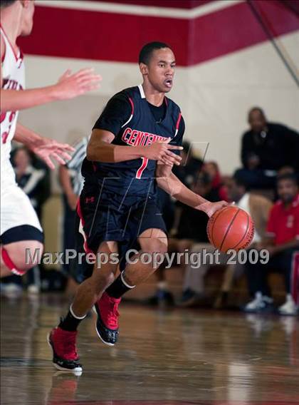 Thumbnail 3 in Centennial vs. Etiwanda (Rose City Round Ball Classic) photogallery.