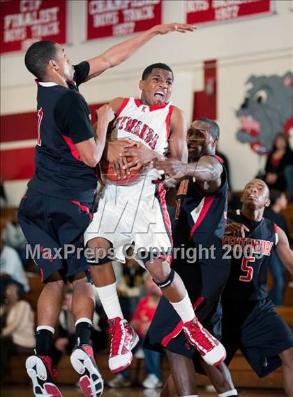 Thumbnail 3 in Centennial vs. Etiwanda (Rose City Round Ball Classic) photogallery.