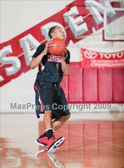 Thumbnail 3 in Centennial vs. Etiwanda (Rose City Round Ball Classic) photogallery.