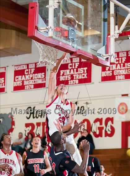 Thumbnail 3 in Centennial vs. Etiwanda (Rose City Round Ball Classic) photogallery.