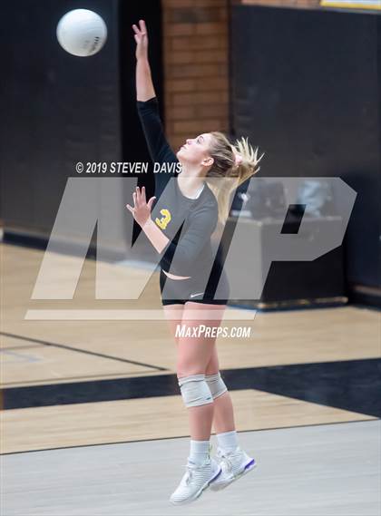 Thumbnail 1 in Casteel vs Gilbert photogallery.