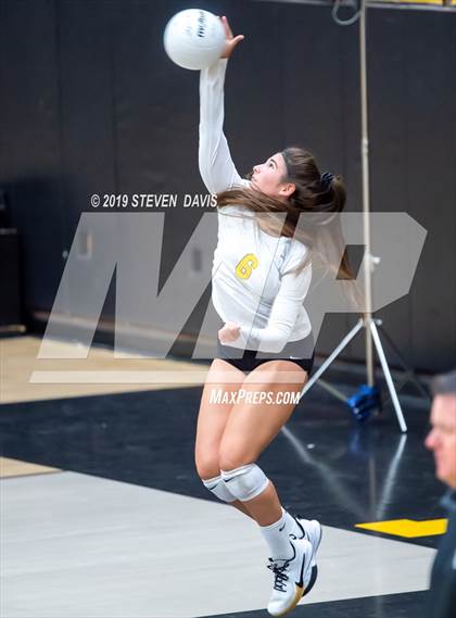 Thumbnail 3 in Casteel vs Gilbert photogallery.
