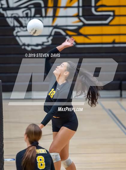 Thumbnail 3 in Casteel vs Gilbert photogallery.