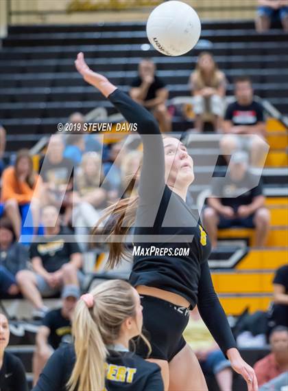 Thumbnail 3 in Casteel vs Gilbert photogallery.