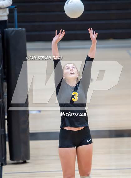 Thumbnail 3 in Casteel vs Gilbert photogallery.