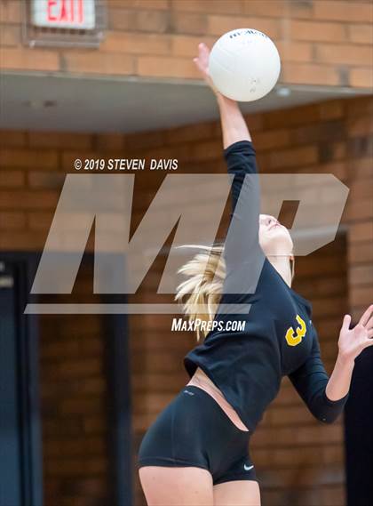 Thumbnail 3 in Casteel vs Gilbert photogallery.