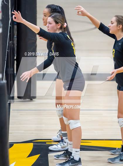 Thumbnail 1 in Casteel vs Gilbert photogallery.