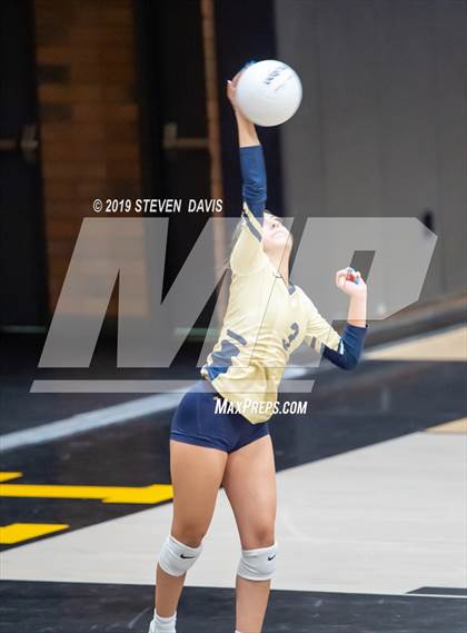 Thumbnail 2 in Casteel vs Gilbert photogallery.
