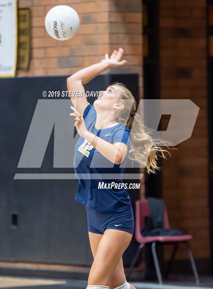 Thumbnail 2 in Casteel vs Gilbert photogallery.