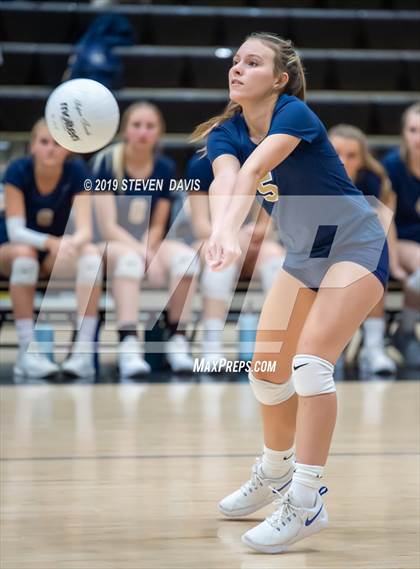 Thumbnail 2 in Casteel vs Gilbert photogallery.