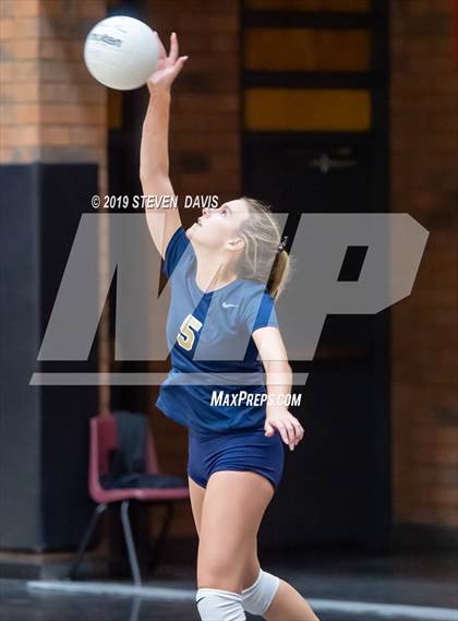 Thumbnail 2 in Casteel vs Gilbert photogallery.