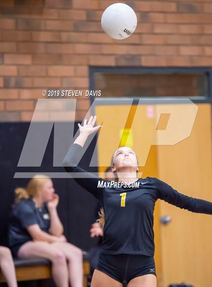 Thumbnail 2 in Casteel vs Gilbert photogallery.