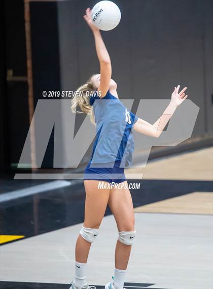 Thumbnail 2 in Casteel vs Gilbert photogallery.